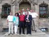 Gruppenbild vor dem Ellinger Rathaus